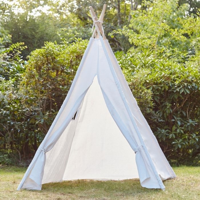 Tipi tent wit Lets Go Wild Ginger Ray