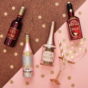 Kersthanger lets celebrate pink prosecco Sass & Belle