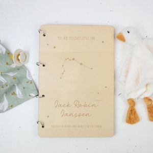 Gepersonaliseerd babyboek met sterrenbeeld
